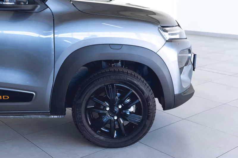 Vehicle Image for 16/24for Renault Kwid Limited Edition 1.0l AMT Ed 10 YR
